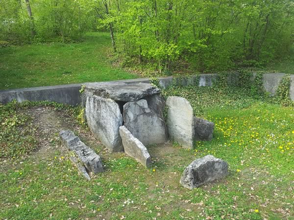 dolmen d'auvernier
